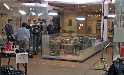 Kamerajustierung vor der Zuse Z1 im Deutschen Technikmuseum