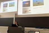 Prof. Dr. Hélène Seiler hält eine Mini-Vorlesung