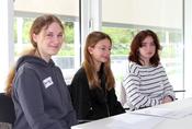 Girls'Day 2023 am Fachbereich Physik: Workshop "Wie kann ich mithilfe von Molekülschwingungen Rätsel lösen?"
