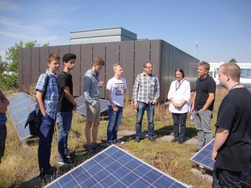 Abb. 2: Solaranlage auf dem Dach der Rostlaube