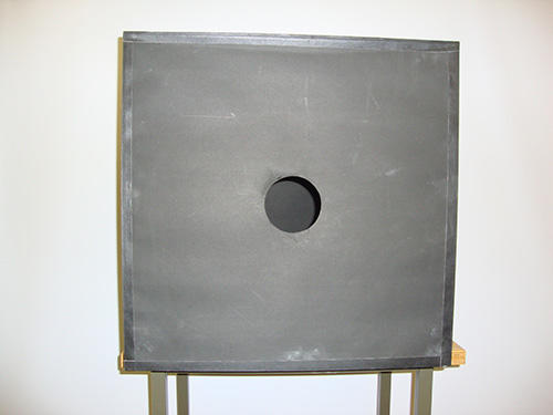 Abb.1: Schwarzer Strahler aufgebaut aus schwarzem Karton