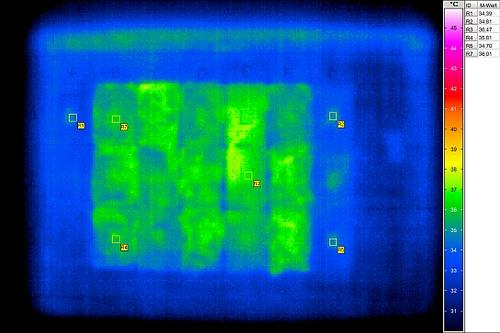 Abb. 6: Pigmentfeld - Durch den ungleichmäßigen Farbauftrag entsteht ungleichmäßiges Abkühlverhalten