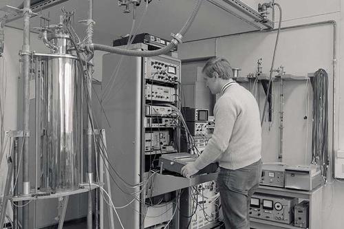 Kernresonanzmessungen an Metallen, 1973
