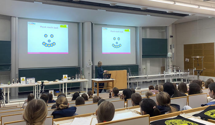 GirlsDay 2025 am FB Physik: Prof. Katharina Franke; Physik macht Spaß