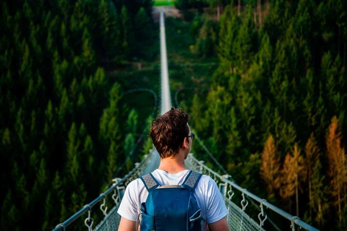 Langer interessanter Weg zum Ursprung der Natur